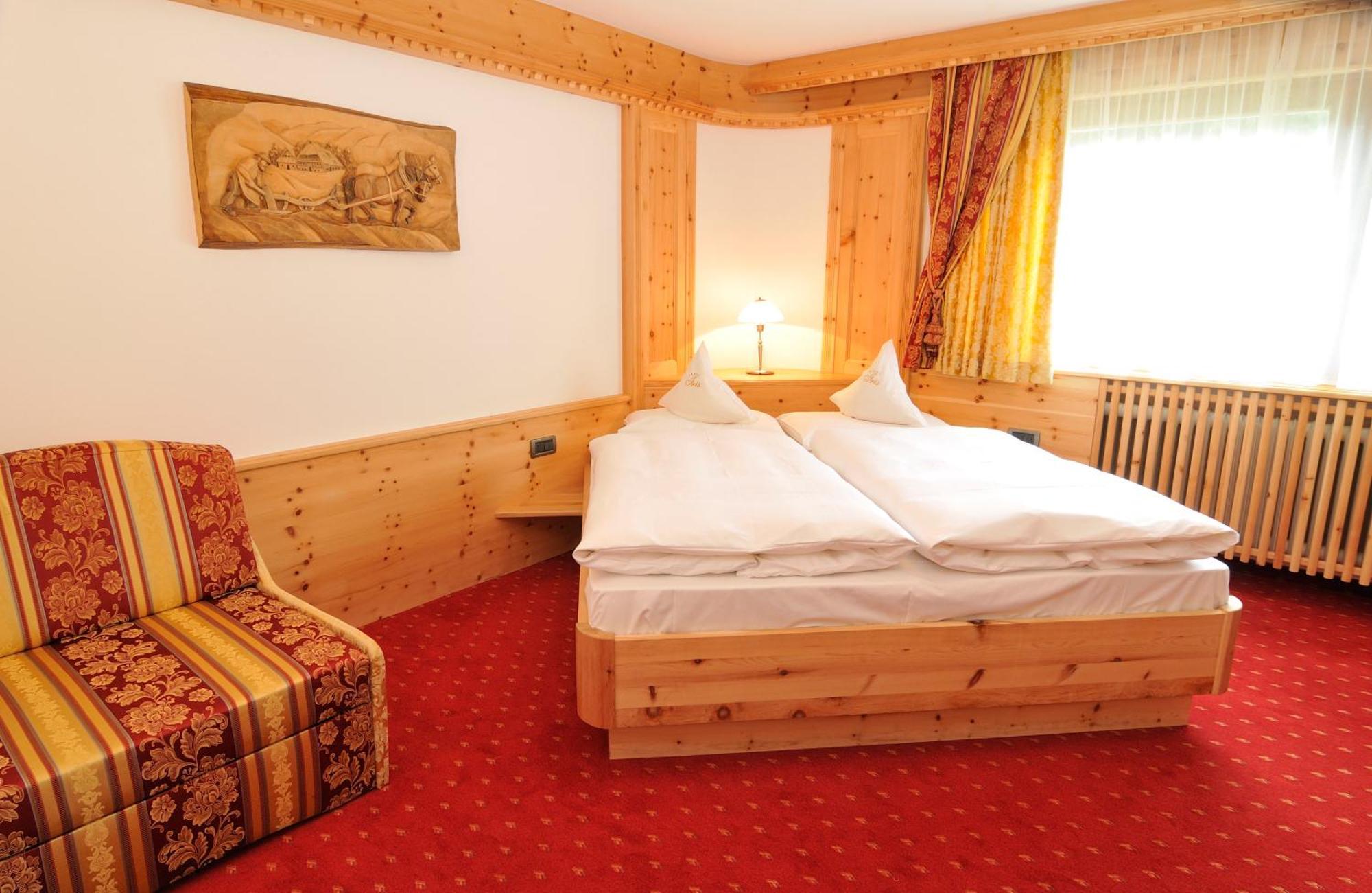 Garni Hotel Iris Сельва-ди-Валь-Гардена Экстерьер фото