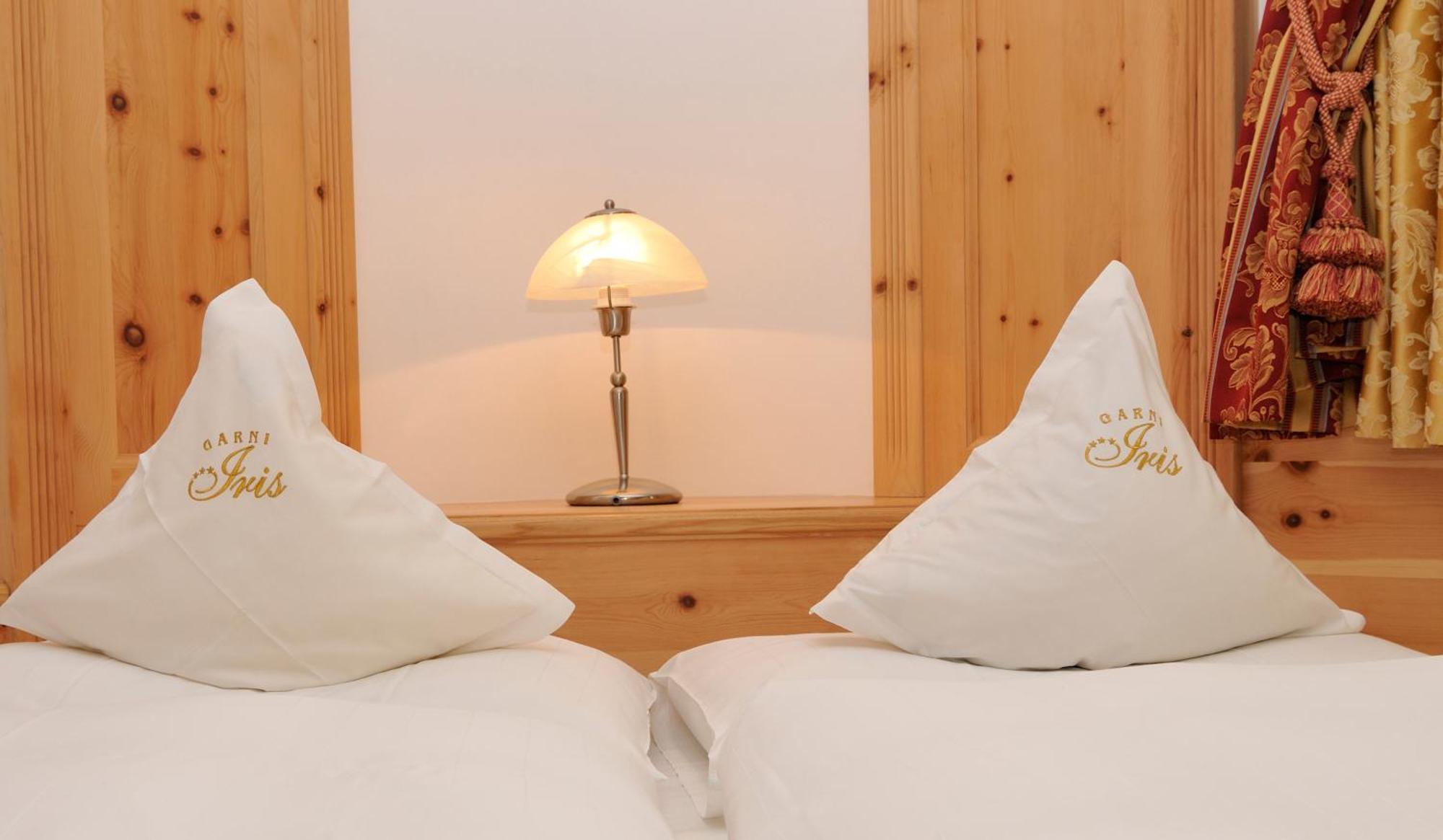 Garni Hotel Iris Сельва-ди-Валь-Гардена Экстерьер фото