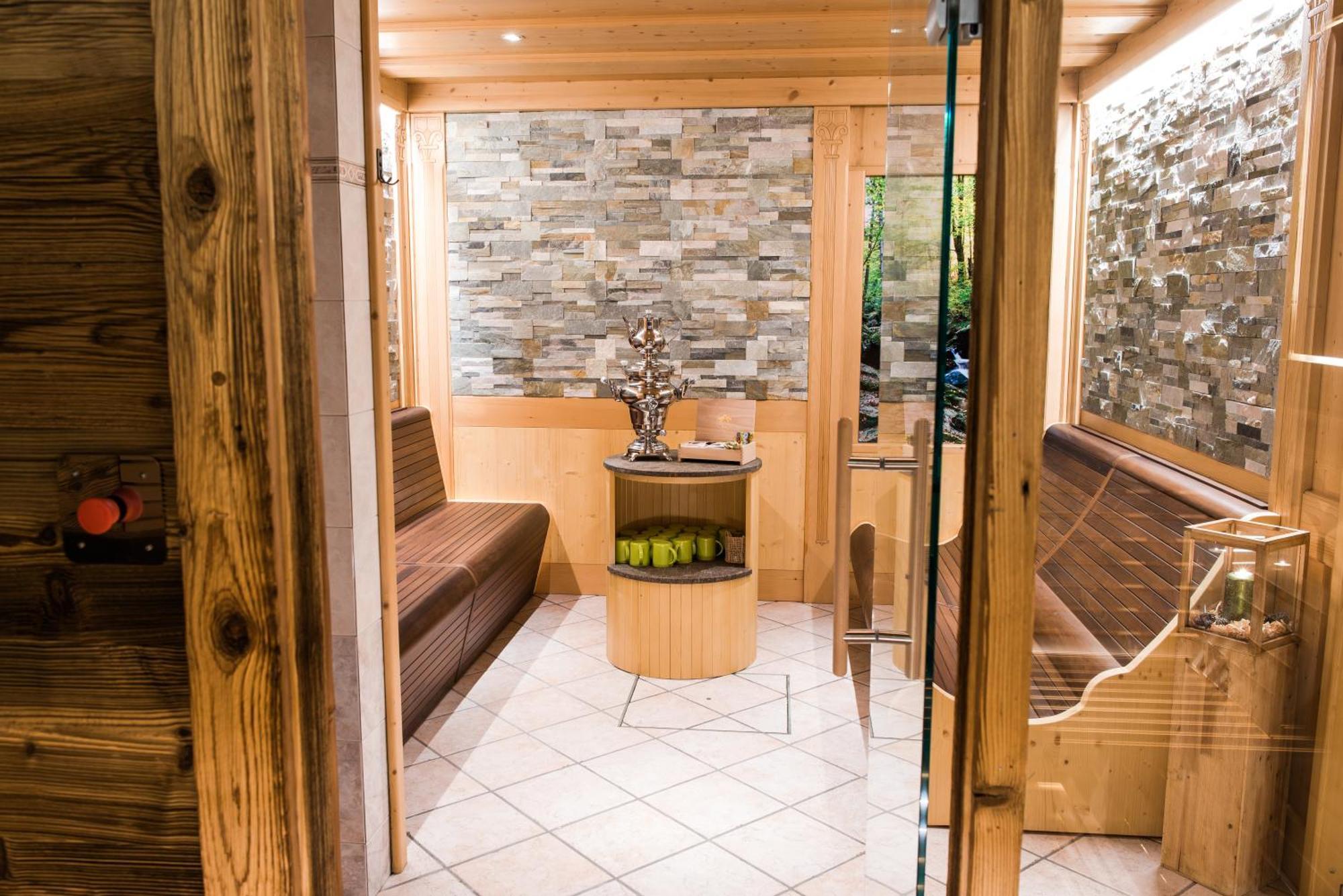 Garni Hotel Iris Сельва-ди-Валь-Гардена Экстерьер фото